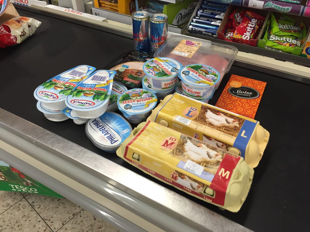 Zakupy. Odrazu utnę komentarze. Red Bulle przetrwały, nie otwierana. Piję je dopiero teraz, pisząc tę relację ;)